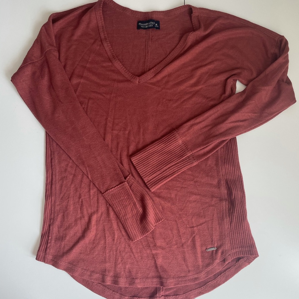 A&F vneck Cozy Tee, M